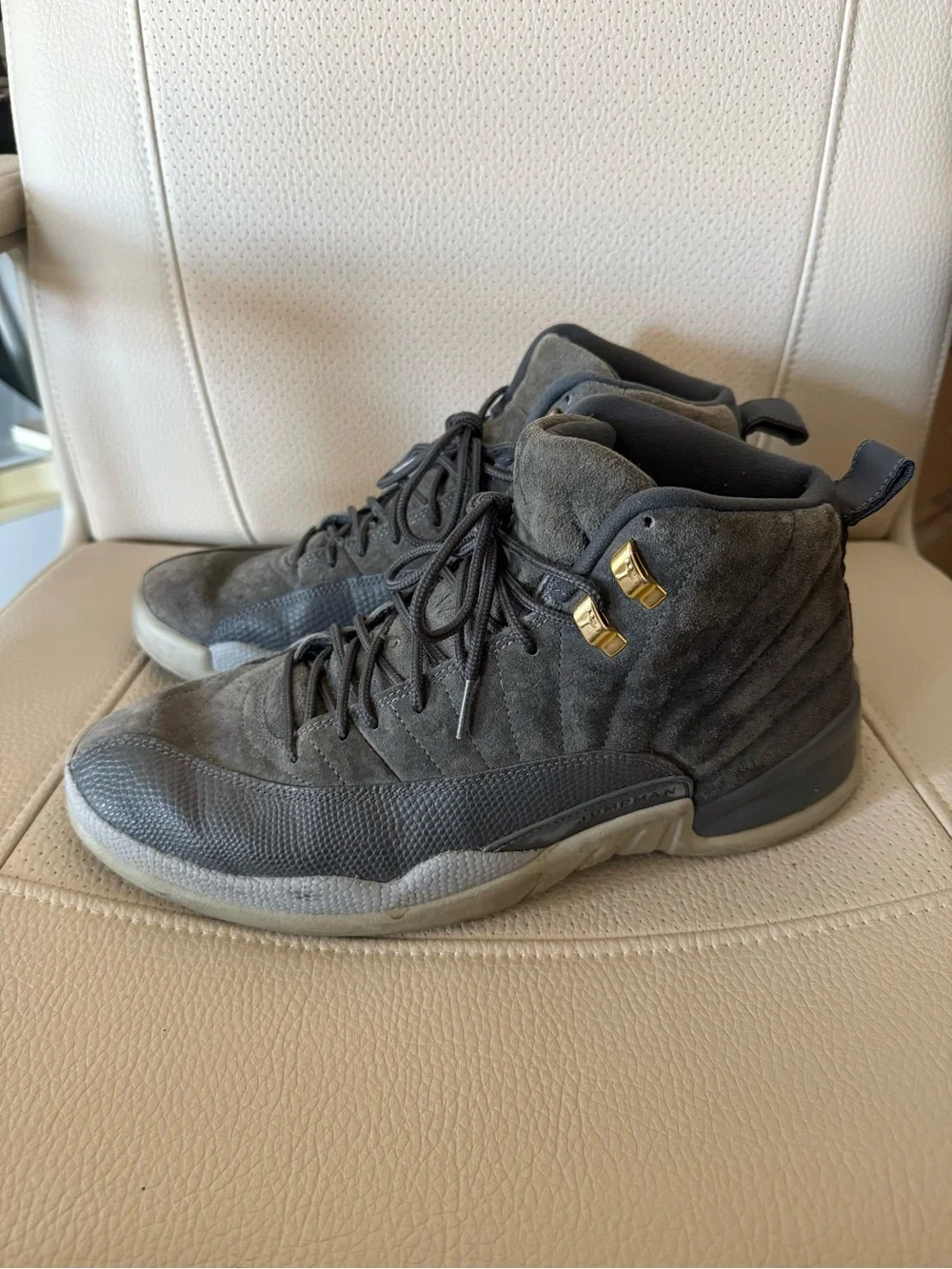Jordan elegant dark